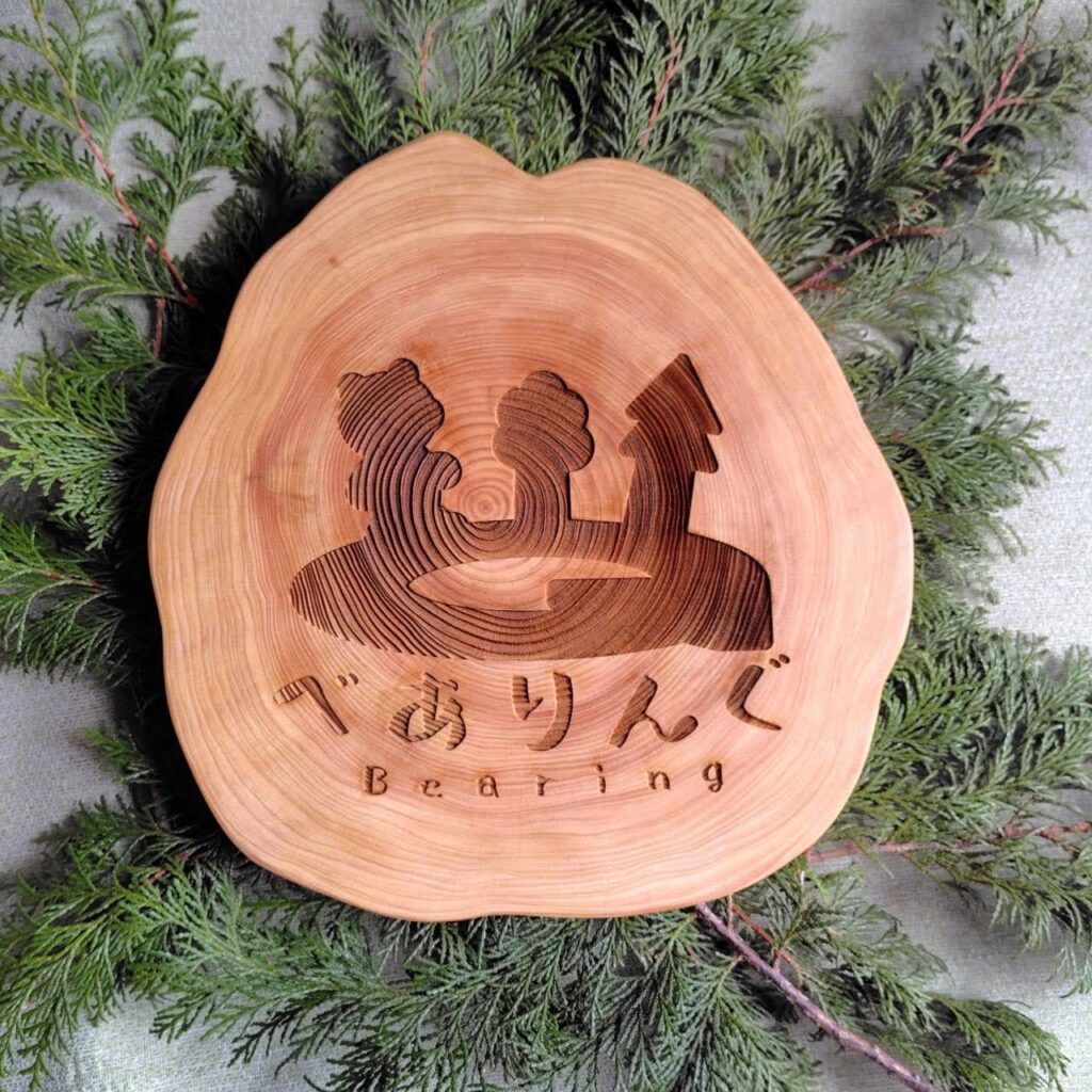 輪切りを使った、企業ロゴ看板